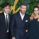 David és Victoria Beckham nyilvános békejobbot nyújtottak, így köszöntötték születésnapján az elhidegült Brooklynt