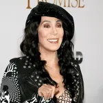 Cher elárulta 1974-es Met-gálás ruhájának titkát – Marlene Dietrich is kellett hozzá