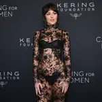 Dakota Johnson talpig csipkében jelent meg, a Gucci ruhája elképesztően különleges