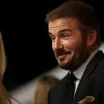 David Beckham rozsdamentes acél konyhája – az egybefüggő hátfal a 2026-os luxustrend kulcsa