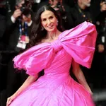 Demi Moore tudja fokozni: a lila dress után most egy extrém rózsaszín szettben kápráztatott el mindenkit Cannes-ban