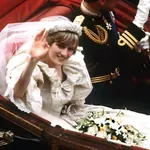 Elképesztő dolog derült ki Diana hercegné esküvői ruhájáról, ezt senki nem tudta