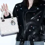 Ezekkel a diszkrét, mégis ütős részletekkel lett közönségkedvenc az új Dior