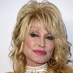 Dolly Parton ebben az elképesztő szettben ünnepelte a 80. születésnapját