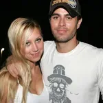 Várandós Enrique Iglesias felesége: az egykori teniszcsillag a negyedik gyermeküket várja