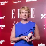 D. Tóth Kriszta kék ruhában jelent meg a 2026-os ELLE Awards díjátadón