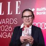 ELLE Awards 2026: Enyedi Ildikó visszafogott eleganciával vette át a díját