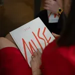 Egy könyv, ahol a divat és az irodalom összefonódik