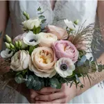 Esküvői csokor saját virágokból? Romantikus ötletnek tűnik, de ezen könnyű elcsúszni