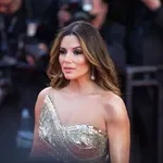Eva Longoria megmutatta, így lehet a vajsárga a nyár legelegánsabb színe