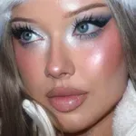 Így készítsd el a tél legtutibb sminktrendjét, a frosty glam-et