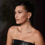 Hailey Bieber leopárdos körmeit akarja most mindenki – egyszerűen csodás
