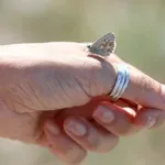 A hüvelykujjon viselt gyűrűk rejtett jelentése