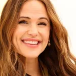 Terasz tavasszal? Jennifer Garner kültéri kandallója miatt az étkező is kiköltözik a szabadba