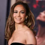 Jennifer Lopez fehér bikinije és légies nyári ruhája most az internet új kedvence