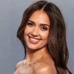 Jessica Alba konyhája nem áll meg a sima bézsnél – ettől a meleg árnyalattól igazán különleges
