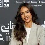 A semleges nappalik legnagyobb tévedése – Jessica Alba gyönyörű lakása megmutatja, mi hiányzik