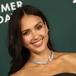 Jessica Alba őszi ruhatára párezer forintból lemásolható