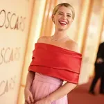 Íme a hollywoodi legenda Jessie Buckley Oscar-gálán viselt Chanel ruhája mögött