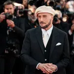 John Travolta elárulta, miért viselt svájcisapkát Cannes-ban – személyes oka van