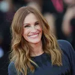 Julia Roberts az idei Velencei Filmfesztivál sztárja: ezt az estélyit választotta a vörös szőnyegre