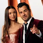 Jennifer Aniston volt férje 54 évesen életében először apa lett, így regált rá a színésznő