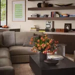 Azt hitted, a barna komor? Ez a művészi otthon gyönyörű és tele van energiával