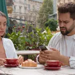 Karmikus adósság: 3 jel, hogy a jelenlegi kapcsolatodban fizeted meg a múltbeli életed bűneit