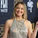 Piros bikiniben mutatta meg fantasztikus alakját Kate Hudson – a rajongók nem győzik dicsérni