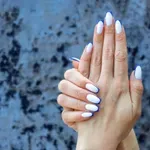 A kék francia manikűrnél nincs most menőbb: íme 5 trend, amit neked is ki kell próbálnod