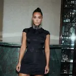 Mutatjuk, ebben a Balenciaga dressben idézte meg Kim Kardashian Elizabeth Taylort
