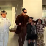 A fél internet kiakadt azon, hogy mit adott Kim Kardashian a gyerekeinek karácsonyra – ez az oka