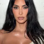 Kim Kardashian hófehér estélyiben ment vásárolni Rómában