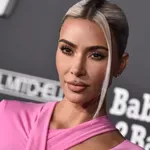 Kim Kardashian röntgenfelvétellel próbálta bizonyítani, nem plasztikáztatott