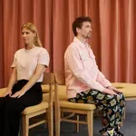 Kiss Miklós új installációja a Home of Solinfóban: egy bútor, ami az intimitás határait feszegeti