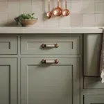 2026-ban már nem a konyhabútor a lényeg – 9 trend a fogantyúktól a csaptelepig