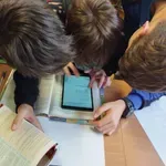 180 tablettel és érzelmi edukációt célzó mesével támogatja idén az iskolákat SIÓ