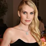 Diana hercegné unokahúga újraértelmezte a meztelen ruhát, Lady Kitty Spencer így jelent meg Milánóban