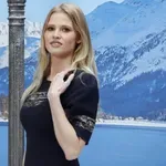 Ez a zöld és fa konyha most mindenhol megjelenik – Lara Stone otthona megmutatja, miért