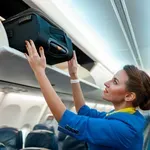 Egy légiutas-kísérő elárulta: ez az a két „kegyes hazugság”, amit szinte minden járaton elmondanak az utasoknak