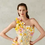 Virágos rét ihlette a magyar tervező LEGO® ruháját, amely az ELLE áprilisi címlapján látható először