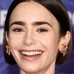 Falambéria a mennyezetig? Lily Collins fürdőszobája megmutatja, miért lehet ez az új luxus
