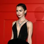 Lily Collins megerősítette a hírt: ő fogja alakítani a legendás Audrey Hepburnt