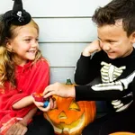 3 kreatív program, amelyet minden gyerek élvez Halloweenkor