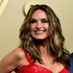 Felbolygatta a netet ez a szürreális Emmy-gálás szett, de Mariska Hargitay merész ruhája is nagy feltűnést okozott