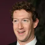 Így néz ki a minimalizmus egy milliárdos otthonában – Zuckerberg nappalija