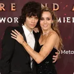 A hírességek eljegyzési gyűrűi is követik a 2026-os merész ékszertrendet