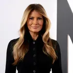 Melania Trump feketébe öltözve mutatta be a dokumentumfilmjét, de van egy kis gond