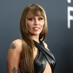 Eljegyezték Miley Cyrust! Itt van minden, amit tudni lehet a lánykérésről
