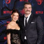 Millie Bobby Brown megszólalt a zaklatási vádak után David Harbourról